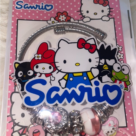 🆕 Hello Kitty charm bracelet 😻 - Picture 3 of 3